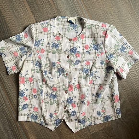 Vintage polyester floral short sleeve button down blouse by Alison Dailey - Picture 1 of 6